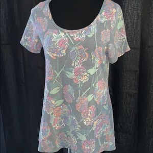 🌸 LuLaRoe Classic T